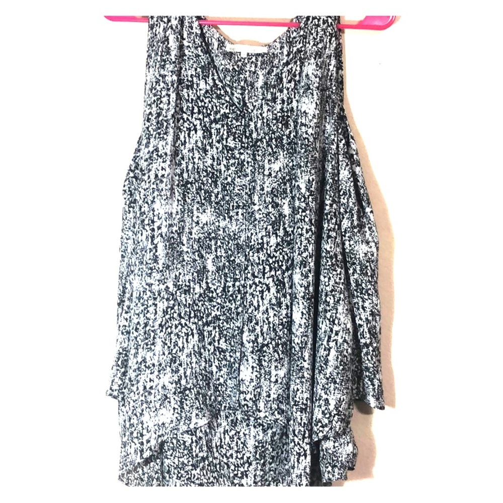 SLEEVELESS BLOUSE
